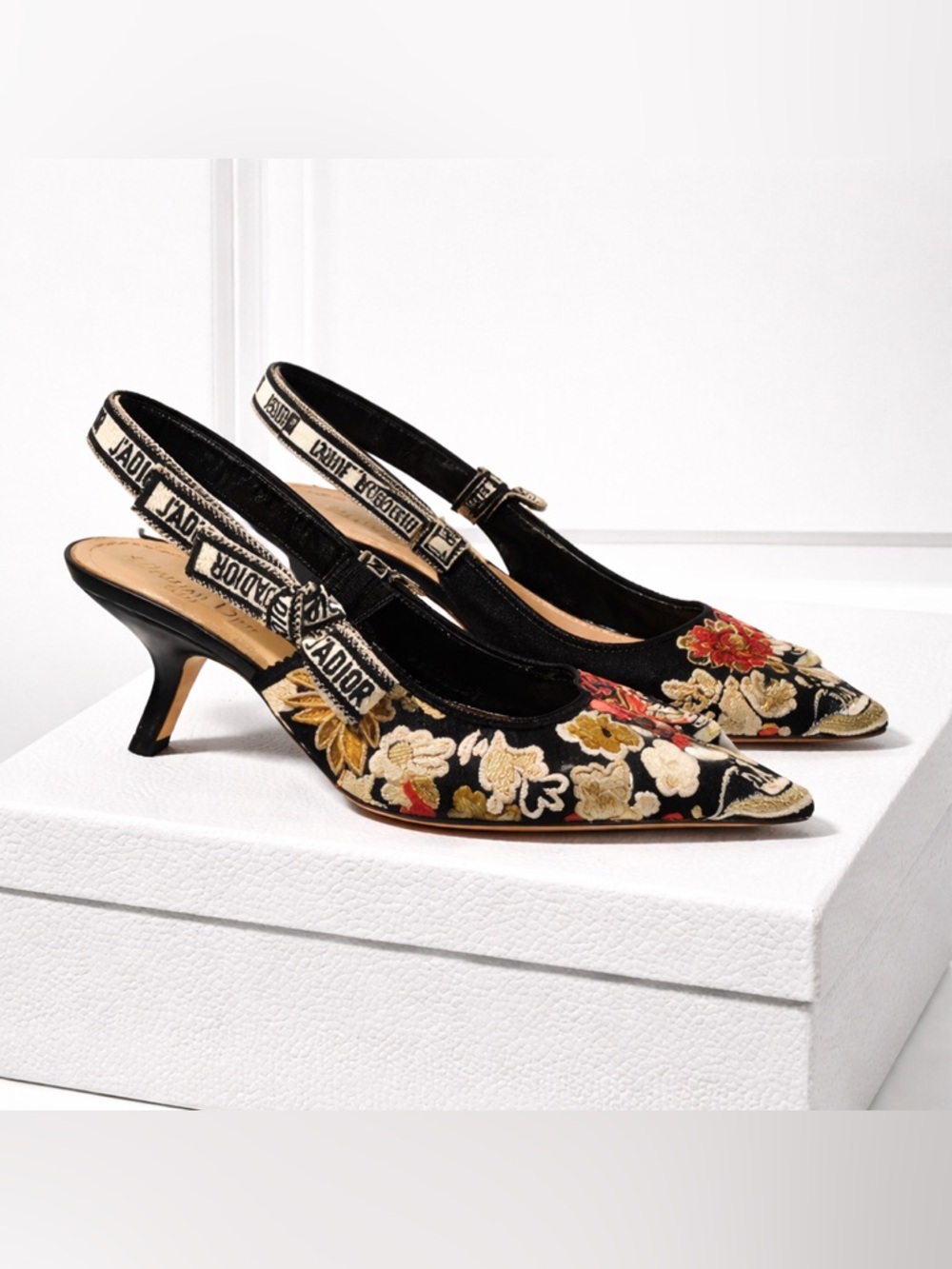 Christian Dior J’Adior Slingback Pumps
EU 41 / US 10